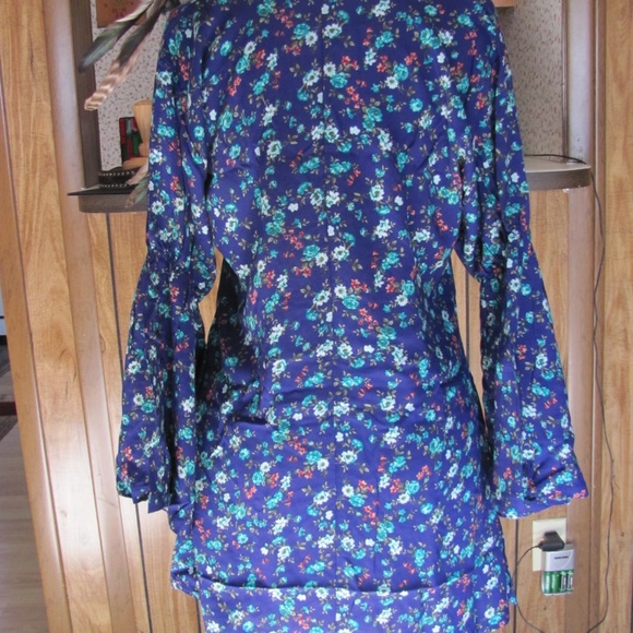 Rodeo Fox Navy Floral Bell-Sleeved Tunic Brand New - Picture 5 of 8